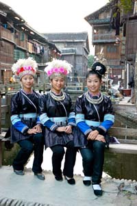 Dong girls
